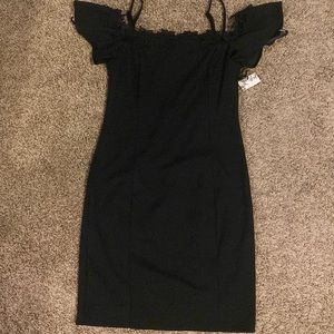 NEW KENSIE SIZE 2  Women's Off The Shoulder Shift W/Lace Trim mini black dress